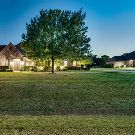 Buy this 3 bed house on 2047 Willow Bend Drive in Oak Leaf, Ellis County