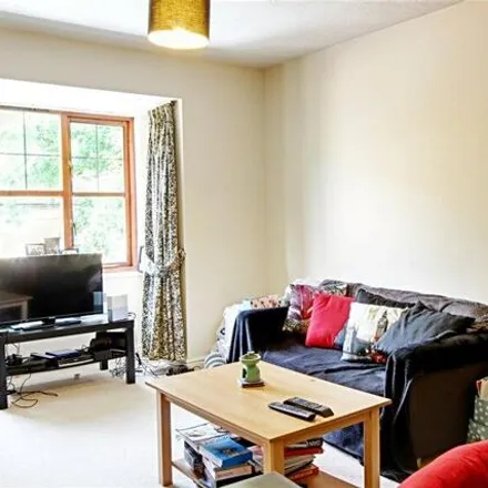 Image 2 - Edgeworth Crescent, The Hyde, London, NW4 4HA, United Kingdom - Apartment for sale
