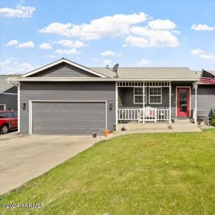 Buy this 4 bed house on 699 Westwind Drive in Zillah, Yakima County