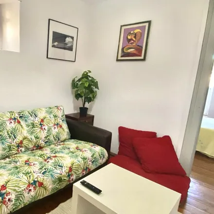 Rent this 2 bed apartment on Rua da Cruz / Rua Feliciano de Sousa in Rua da Cruz a Alcântara, 1300-023 Lisbon