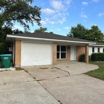 Rent this 3 bed house on 5 Lexington Place in Gulfport, MS 39507