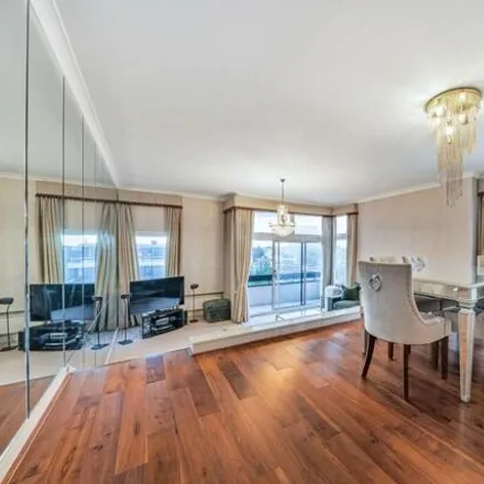 Buy this 3 bed apartment on Water Gardens (301-396) in 301-396 Sussex Gardens, London