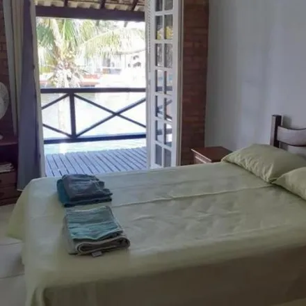 Rent this 4 bed house on Coral padaria e restaurante in Rua Jorge Lóssio 741, Centro