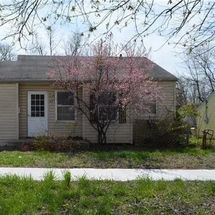 Buy this 2 bed house on 1826 East Broadway Boulevard in Sedalia, MO 65301