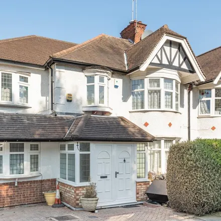 Rent this 6 bed duplex on Hendon Avenue in London, N3 1UF