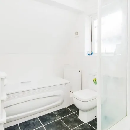 Rent this 4 bed apartment on 71 Avalon Road in London, W13 0BB