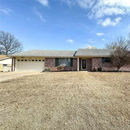 Buy this 3 bed house on 1122 Lariat Drive in Bartlesville, OK 74006