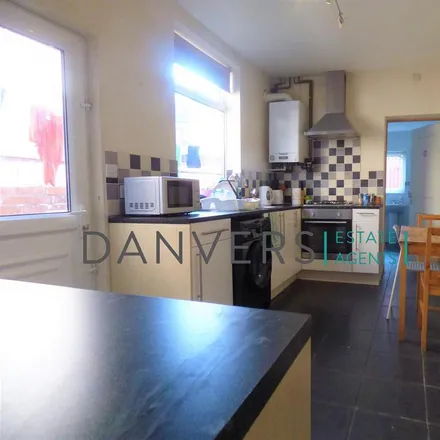 Rent this 5 bed townhouse on Paton Street in Leicester, LE3 0BT