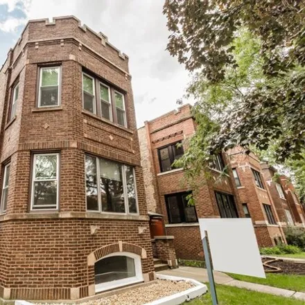Rent this 3 bed apartment on 4249 North Francisco Avenue in Chicago, IL 60625