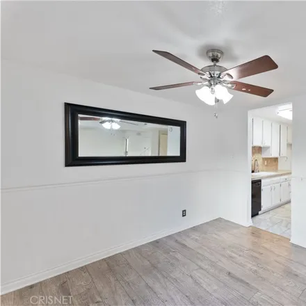 Image 4 - 13825 Beaver Street, Los Angeles, CA 91342, USA - Townhouse for sale