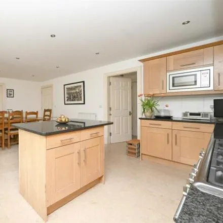 Image 9 - Newfield Place, Sheffield, S17 3ER, United Kingdom - House for sale