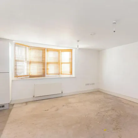 Image 6 - 263 Acton Lane, London, W4 5DG, United Kingdom - Apartment for sale