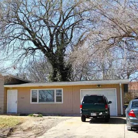 Buy this 2 bed house on 1409 Jarvis Drive in Manhattan, KS 66502