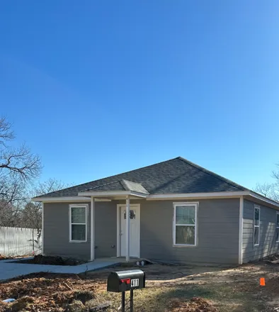 Rent this 3 bed house on 411 E. Cedar