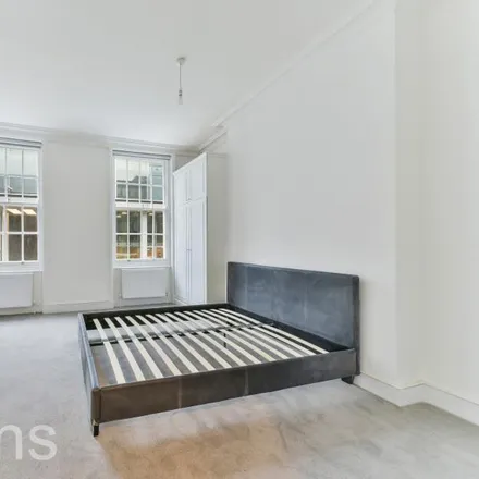 Rent this 3 bed apartment on London College of Massage in 95 Gray's Inn Road, London