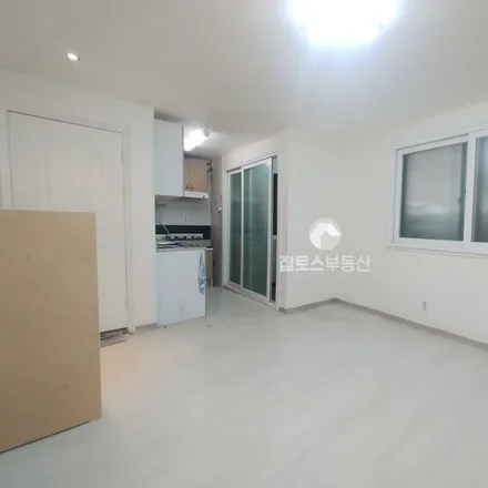 Rent this studio apartment on 서울특별시 강남구 논현동 166-19