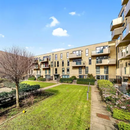 Rent this 1 bed apartment on Motorcade Insurance in Ben Jonson Road, London
