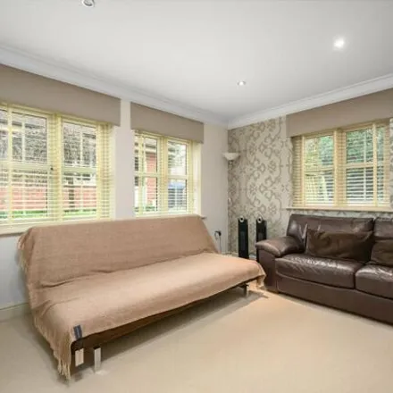 Image 7 - 7 Woodham Gate, Woking, GU21 5AY, United Kingdom - House for rent