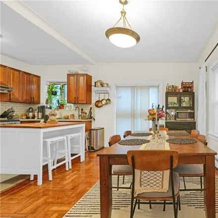 Image 9 - 68-11 Exeter Street, New York, NY 11375, USA - House for sale