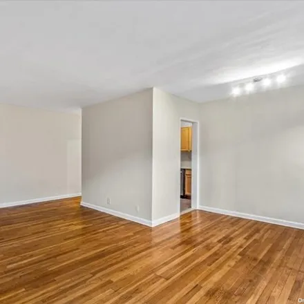 Image 4 - 105-20 66th Avenue, New York, NY 11375, USA - Apartment for sale
