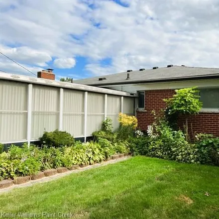 Image 3 - 13145 Cromie Drive, Warren, MI 48088, USA - House for sale