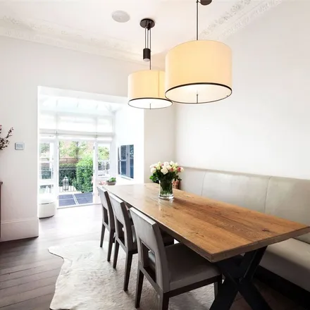 Rent this 4 bed townhouse on 85 Hereford Road in London, W2 5AH
