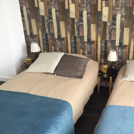 Rent this 2 bed apartment on Brignogan Plage in Rue de l'Église, 29890 Creach Bihan