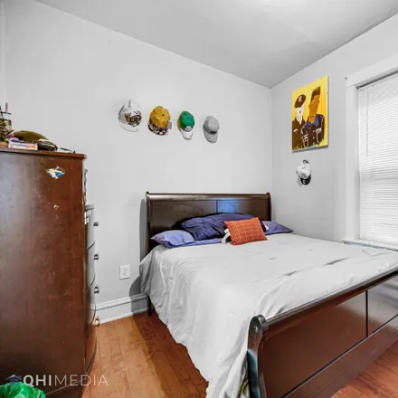 Image 8 - 8417 South Manistee Avenue, Chicago, IL 60617, USA - Duplex for sale