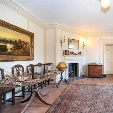 Image 5 - West Hall Manor, West Hall Road, London, TW9 3EE, United Kingdom - House for sale