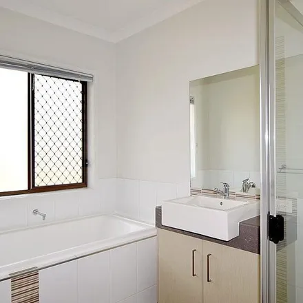 Image 4 - Kurwongbah Street, Boyne Island QLD, Australia - Apartment for rent