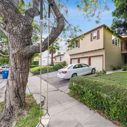 Buy this studio townhouse on 11345 Cashmere Street in Los Angeles, CA 90049