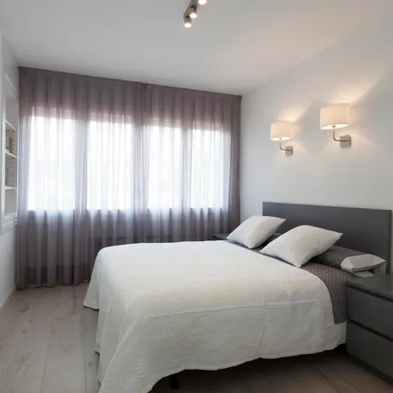 Rent this 2 bed apartment on Carrer de Muntaner in 202, 204
