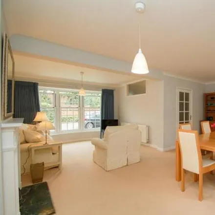 Image 4 - Bentinck Close, Gerrards Cross, SL9 8SQ, United Kingdom - House for sale