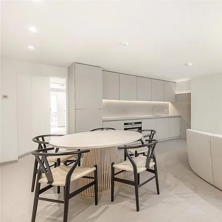 Rent this 2 bed apartment on 90 Chepstow Road in London, W2 5BD