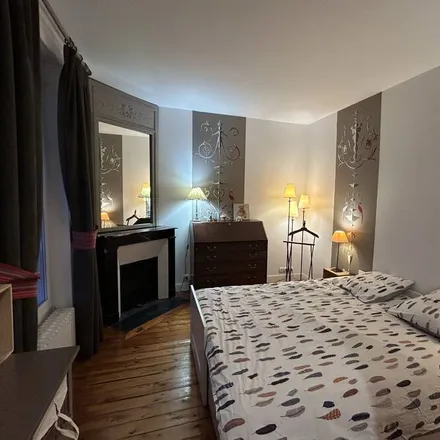 Rent this 6 bed house on 92600 Asnières-sur-Seine