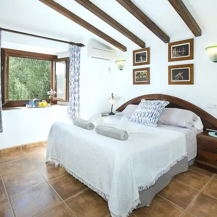 Rent this 4 bed house on Mallorca in Carrer de Mallorca, 08001 Barcelona