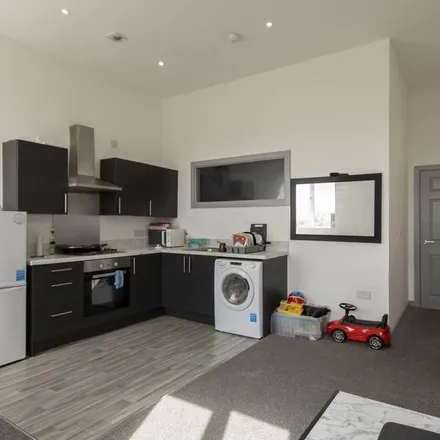 Image 3 - unnamed road, Harts Hill, Brierley Hill, DY5 1LG, United Kingdom - Apartment for rent