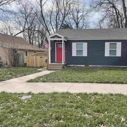 Buy this 2 bed house on 1321 Colorado Street in Manhattan, KS 66502