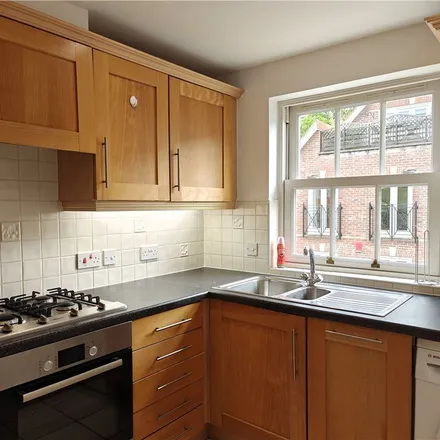 Image 7 - Sells Close, Guildford, GU1 3JY, United Kingdom - Apartment for rent