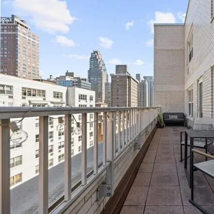 Image 1 - 310 East 70th Street, New York, NY 10021, USA - Apartment for sale