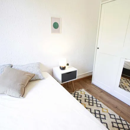 Rent this 6 bed apartment on Condis in Gran Via de les Corts Catalanes, 460