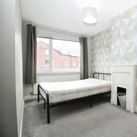 Rent this 1 bed townhouse on Hessle Road in Leeds, LS6 1EH