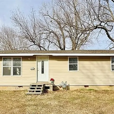 Buy this 3 bed house on 666 North 19th Street in Muskogee, OK 74401