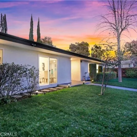 Image 5 - Alley ‎86100, Los Angeles, CA 91307, USA - House for sale