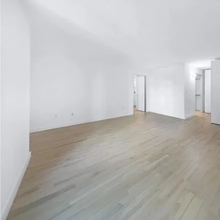 Image 4 - The Sheffield 57, 322 West 57th Street, New York, NY 10019, USA - Condo for sale