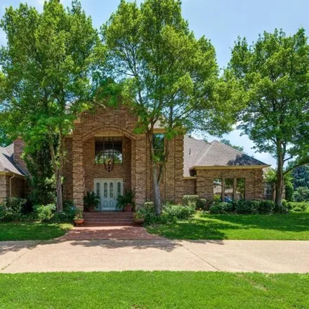 Rent this 4 bed house on 910 Emerald Boulevard in Southlake, TX 76092