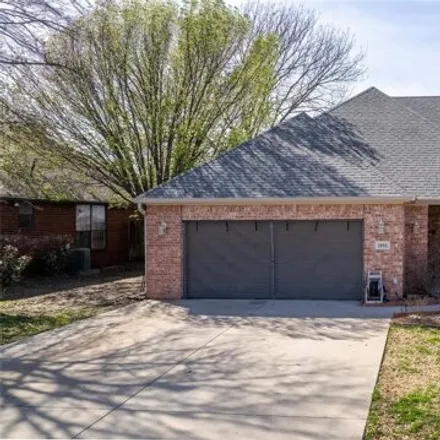 Buy this 4 bed house on 1995 Red Oak Drive in Ardmore, OK 73401