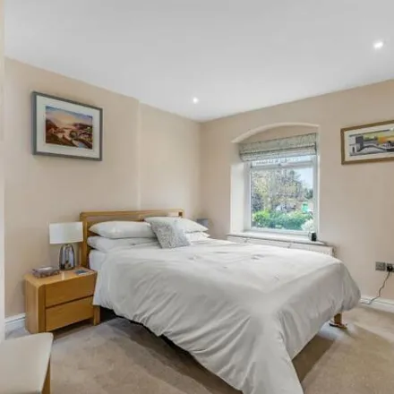 Image 9 - North View, Burley-in-Wharfedale, LS29 7JX, United Kingdom - Townhouse for sale