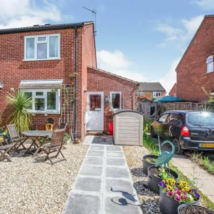 Buy this 2 bed house on Wyvern Close in Wellesbourne, CV35 9TA