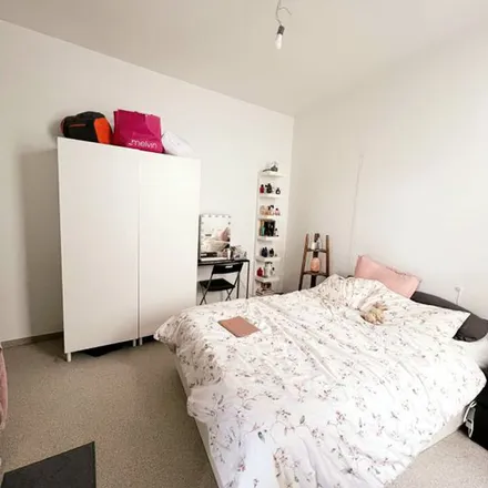 Rent this 1 bed apartment on Frituur Boem Patat in Martelarenlaan 81, 3010 Leuven